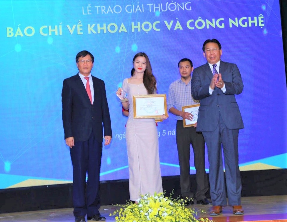 Báo Dân trí đạt giải ba Giải thưởng báo chí Khoa học và Công nghệ - 1 Báo Dân trí đạt giải ba Giải thưởng báo chí Khoa học và Công nghệ - 1