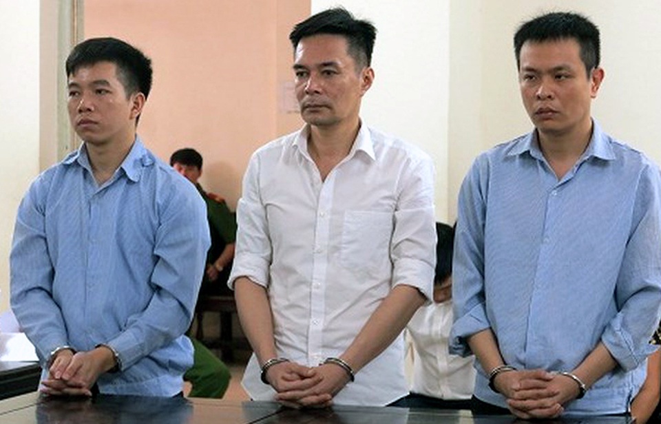 Giảm án cho cựu cán bộ hải quan đánh tráo ngà voi, “cá kiếm” - 1 Giảm án cho cựu cán bộ hải quan đánh tráo ngà voi, “cá kiếm” - 1