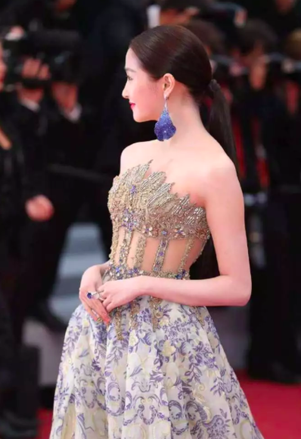 Quan Hiểu Đồng đẹp mơ mộng tại Cannes 2019 - 8 Quan Hiểu Đồng đẹp mơ mộng tại Cannes 2019 - 8
