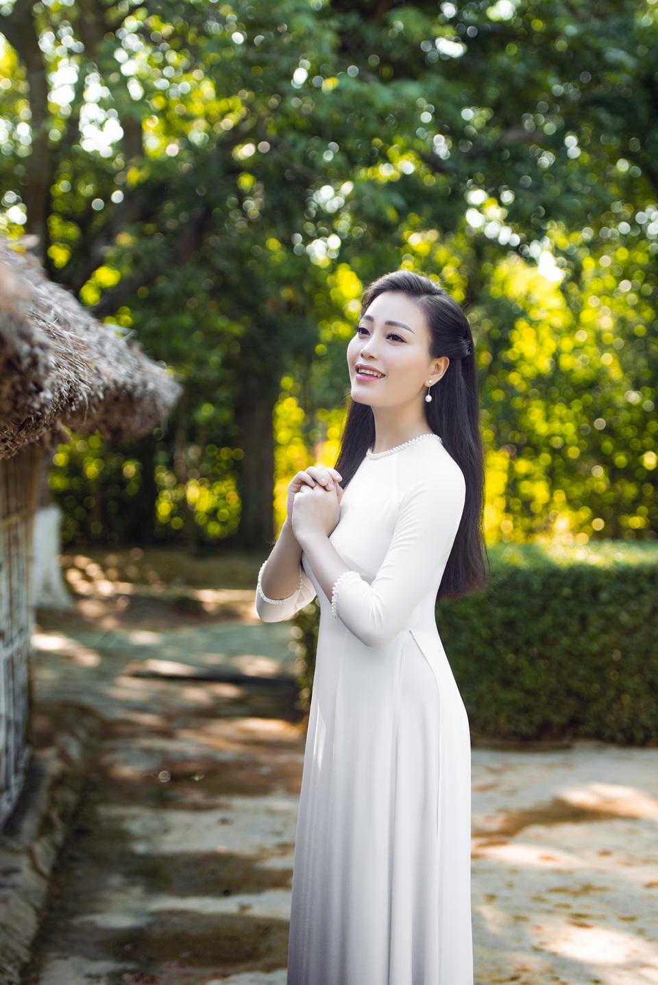 Sao mai Huyền Trang nồng nàn cảm xúc trong MV về quê Bác - 1 Sao mai Huyền Trang nồng nàn cảm xúc trong MV về quê Bác - 1