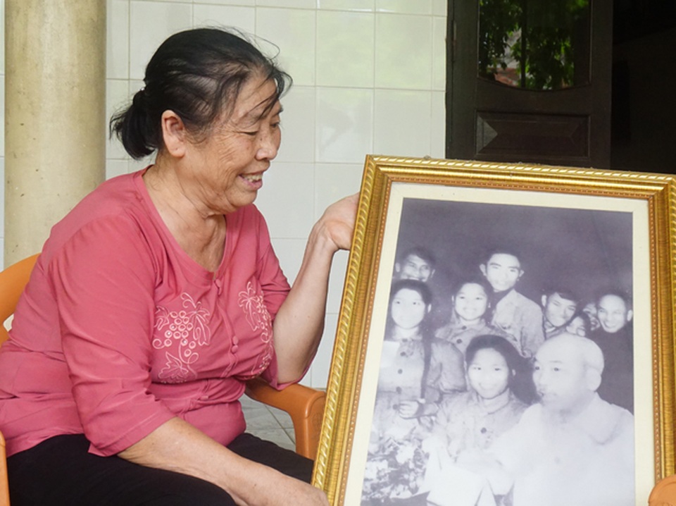 Nữ thanh niên Trường Sơn và kỉ niệm được gặp Bác Hồ - 2 Nữ thanh niên Trường Sơn và kỉ niệm được gặp Bác Hồ - 2