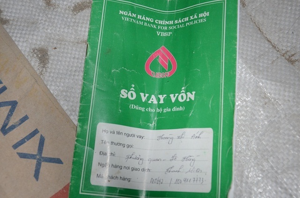 Xót thương cảnh 4 mẹ con nheo nhóc ôm món nợ khủng sau cái chết của chồng - 2 Xót thương cảnh 4 mẹ con nheo nhóc ôm món nợ khủng sau cái chết của chồng - 2