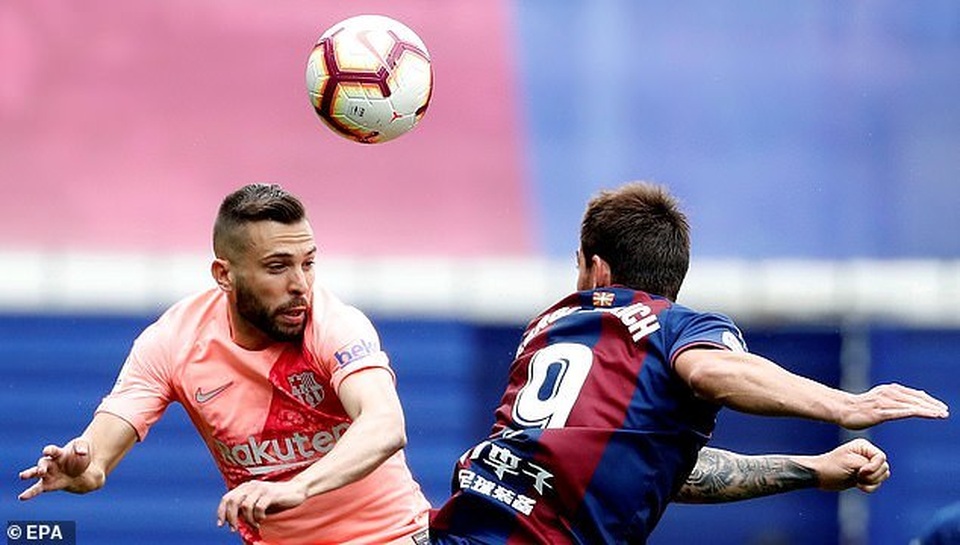 Eibar 2-2 Barcelona: Cú đúp của Messi - 6