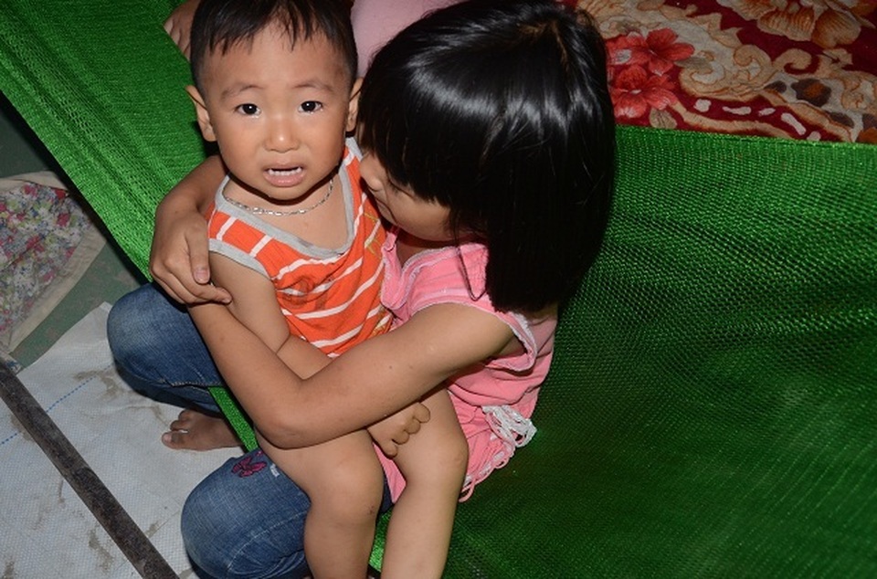 Xót thương cảnh 4 mẹ con nheo nhóc ôm món nợ khủng sau cái chết của chồng - 9 Xót thương cảnh 4 mẹ con nheo nhóc ôm món nợ khủng sau cái chết của chồng - 9