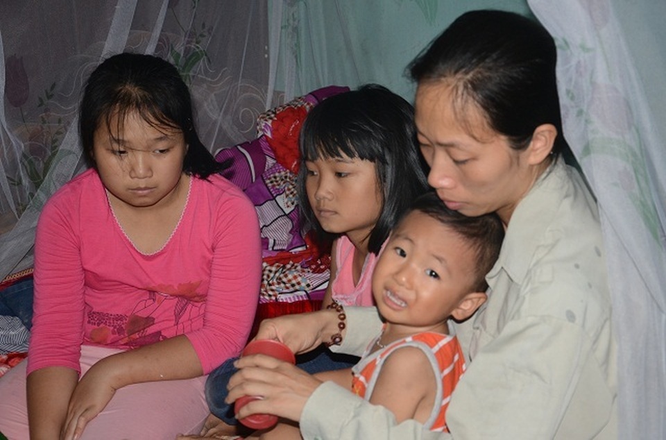 Xót thương cảnh 4 mẹ con nheo nhóc ôm món nợ khủng sau cái chết của chồng - 16 Xót thương cảnh 4 mẹ con nheo nhóc ôm món nợ khủng sau cái chết của chồng - 16