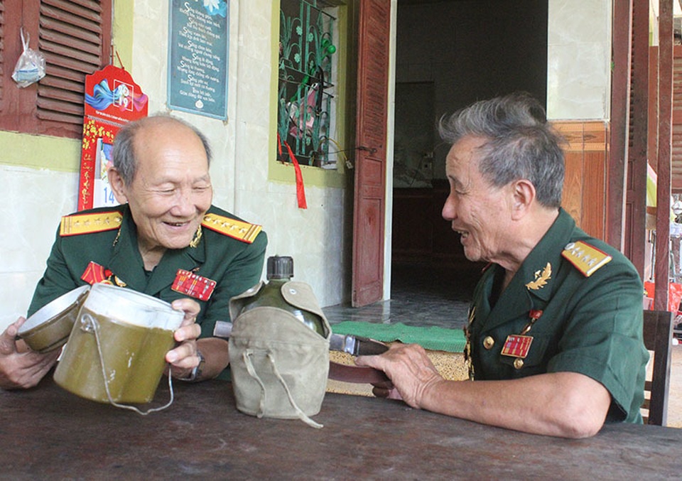Cả tháng chỉ ăn măng rừng vẫn tải không thiếu một hạt gạo cho chiến trường - 4 Cả tháng chỉ ăn măng rừng vẫn tải không thiếu một hạt gạo cho chiến trường - 4