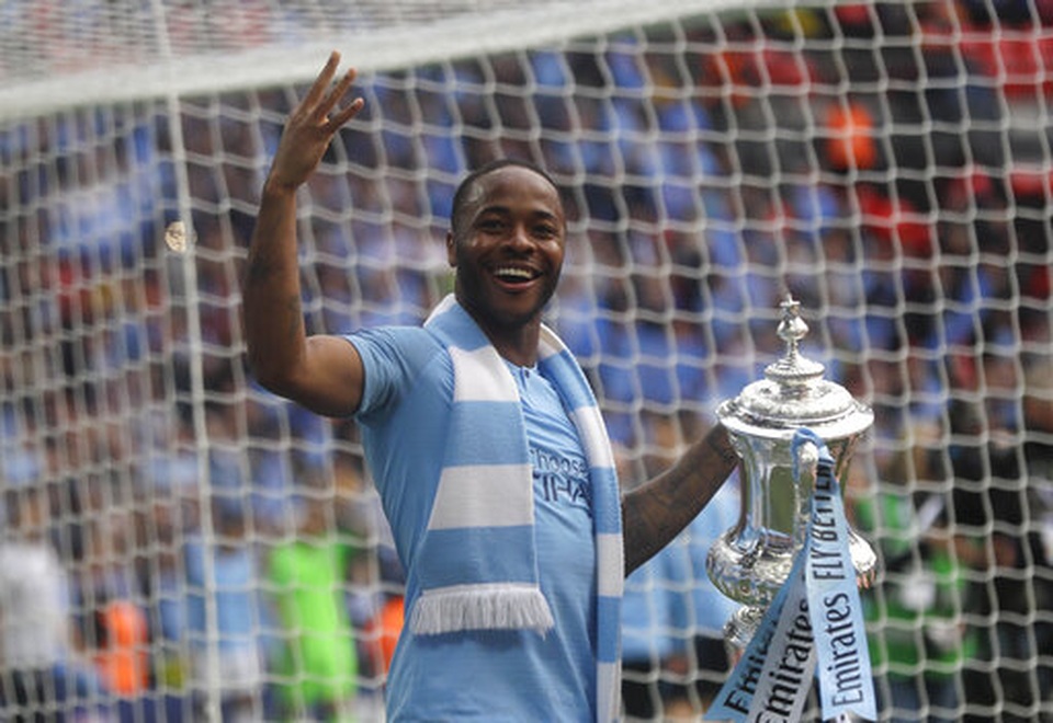 Khoảnh khắc Man City nhận cúp bạc của FA Cup - 9 Khoảnh khắc Man City nhận cúp bạc của FA Cup - 9