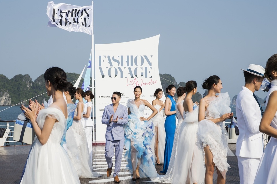 Khi thời trang thuần khiết cùng Aquafina lên ngôi trên sàn catwalk 5 sao giữa hoang đảo - 10 Khi thời trang thuần khiết cùng Aquafina lên ngôi trên sàn catwalk 5 sao giữa hoang đảo - 10