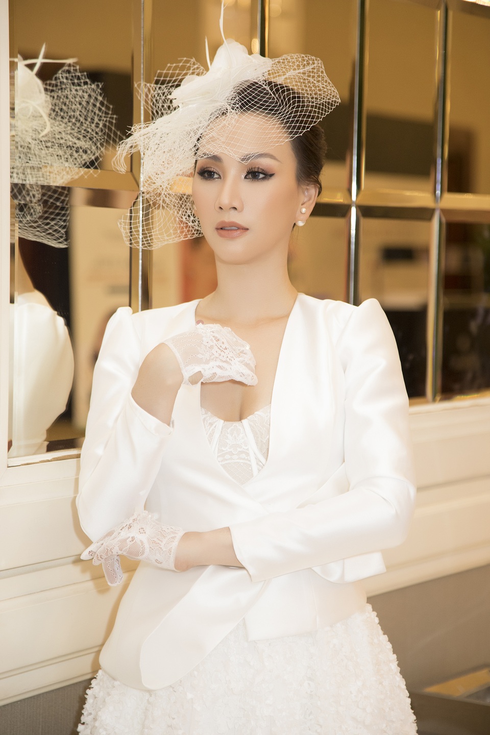 Hoa hậu Paris Vũ diện đầm trắng tinh khiết làm vedette ở show thời trang cưới - 1 Hoa hậu Paris Vũ diện đầm trắng tinh khiết làm vedette ở show thời trang cưới - 1