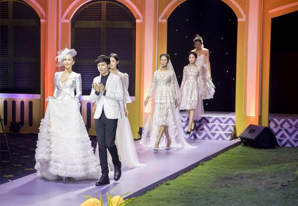 Hoa hậu Paris Vũ diện đầm trắng tinh khiết làm vedette ở show thời trang cưới - 6 Hoa hậu Paris Vũ diện đầm trắng tinh khiết làm vedette ở show thời trang cưới - 6