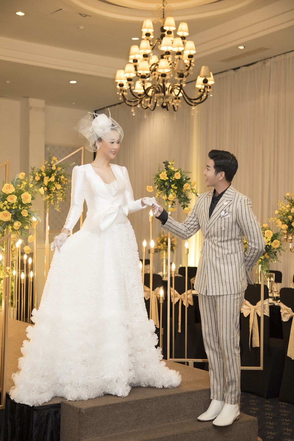 Hoa hậu Paris Vũ diện đầm trắng tinh khiết làm vedette ở show thời trang cưới - 3 Hoa hậu Paris Vũ diện đầm trắng tinh khiết làm vedette ở show thời trang cưới - 3