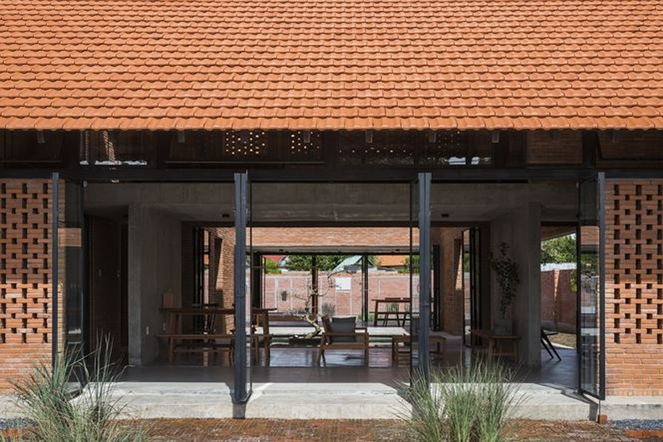 Ngôi nhà gạch ở Long An đẹp khó tin, nổi bật trên báo ngoại - 6 Ngôi nhà gạch ở Long An đẹp khó tin, nổi bật trên báo ngoại - 6