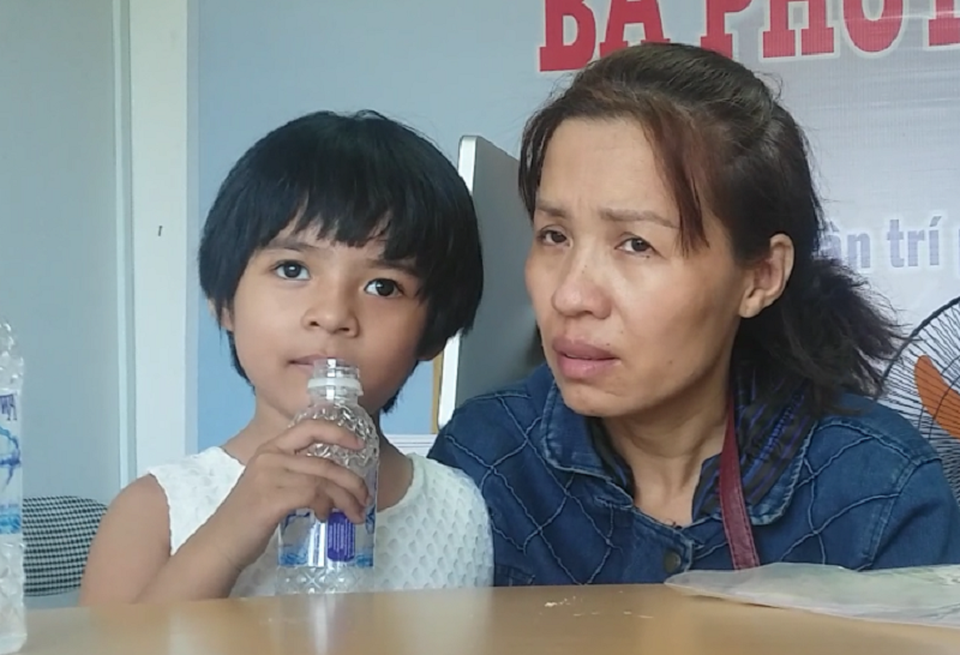 Bạn đọc Dân trí giúp đỡ “bé gái bị gia đình chối bỏ” hơn 900 triệu đồng - 1 Bạn đọc Dân trí giúp đỡ “bé gái bị gia đình chối bỏ” hơn 900 triệu đồng - 1