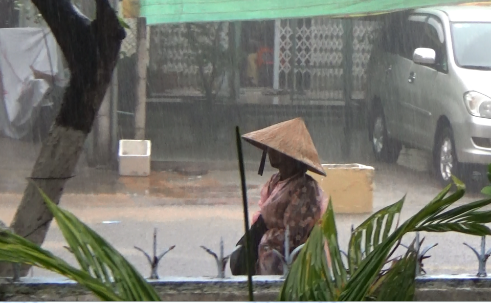 Mưa trắng trời hơn 2 giờ, đường phố Bạc Liêu thành sông - 1 Mưa trắng trời hơn 2 giờ, đường phố Bạc Liêu thành sông - 1