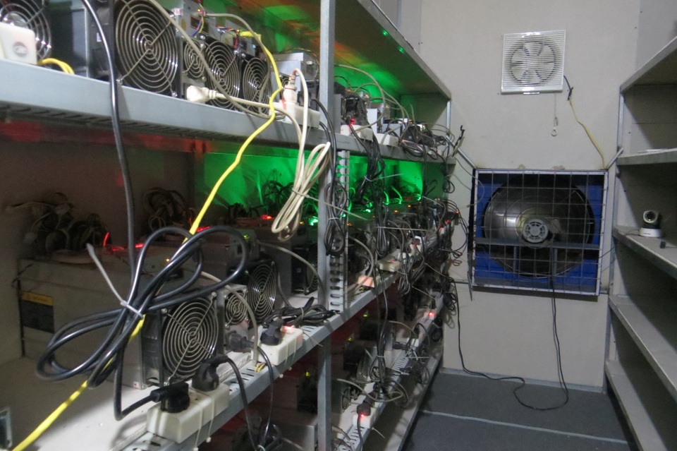 Nhà đầu tư bán gấp trâu cày Bitcoin vì lỗ đậm - 2 Nhà đầu tư bán gấp trâu cày Bitcoin vì lỗ đậm - 2