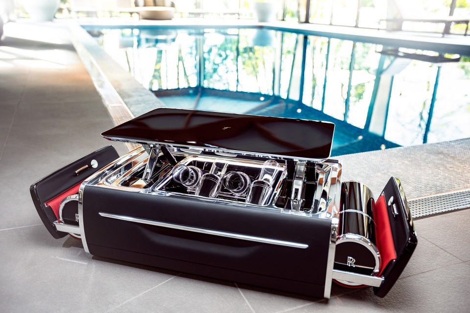 Hộp rượu trên xe Rolls-Royce có giá bằng một chiếc BMW - 1 Hộp rượu trên xe Rolls-Royce có giá bằng một chiếc BMW - 1