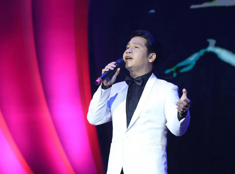 Ngập tràn cảm xúc và sâu lắng đêm nhạc Quà tháng Năm dâng Người - 9