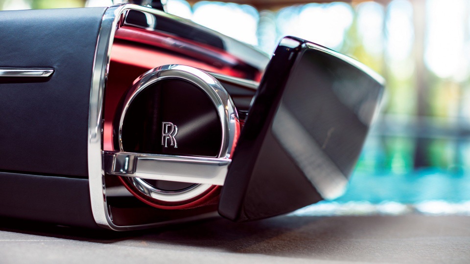 Hộp rượu trên xe Rolls-Royce có giá bằng một chiếc BMW - 8 Hộp rượu trên xe Rolls-Royce có giá bằng một chiếc BMW - 8
