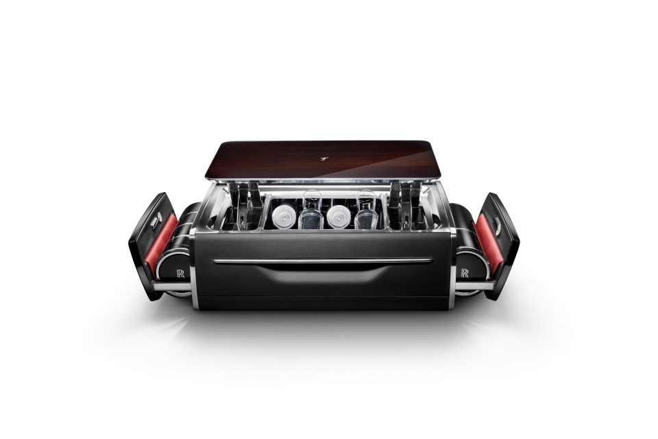 Hộp rượu trên xe Rolls-Royce có giá bằng một chiếc BMW - 13 Hộp rượu trên xe Rolls-Royce có giá bằng một chiếc BMW - 13