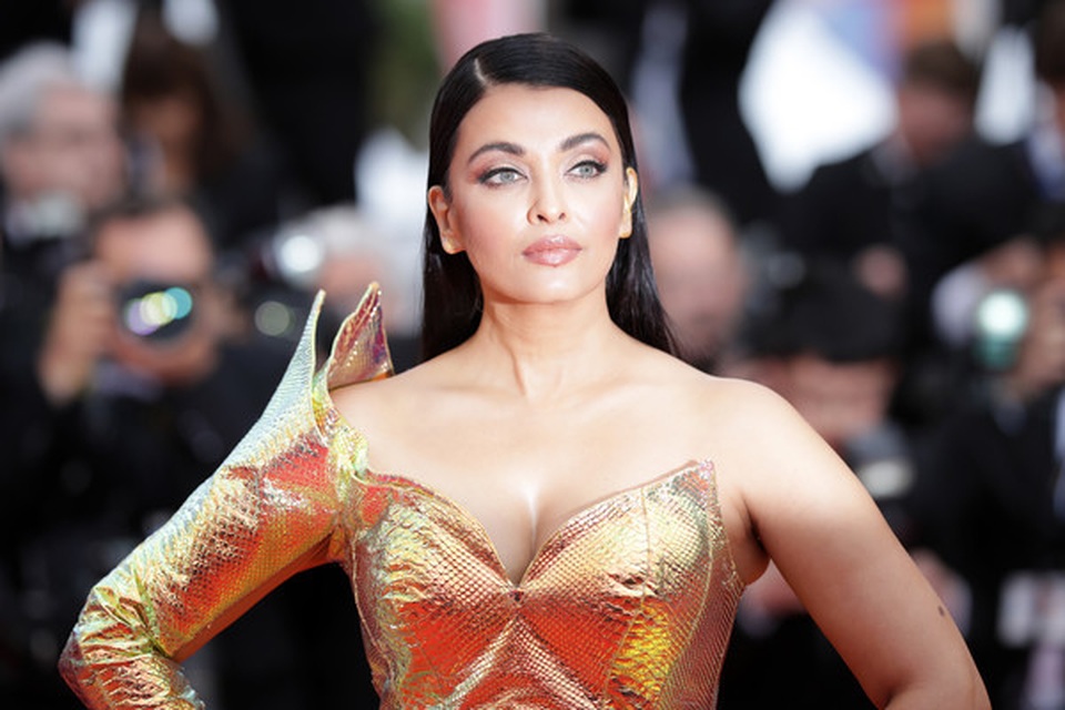 Aishwarya Rai bất ngờ mặc xấu tại Cannes - 1 Aishwarya Rai bất ngờ mặc xấu tại Cannes - 1