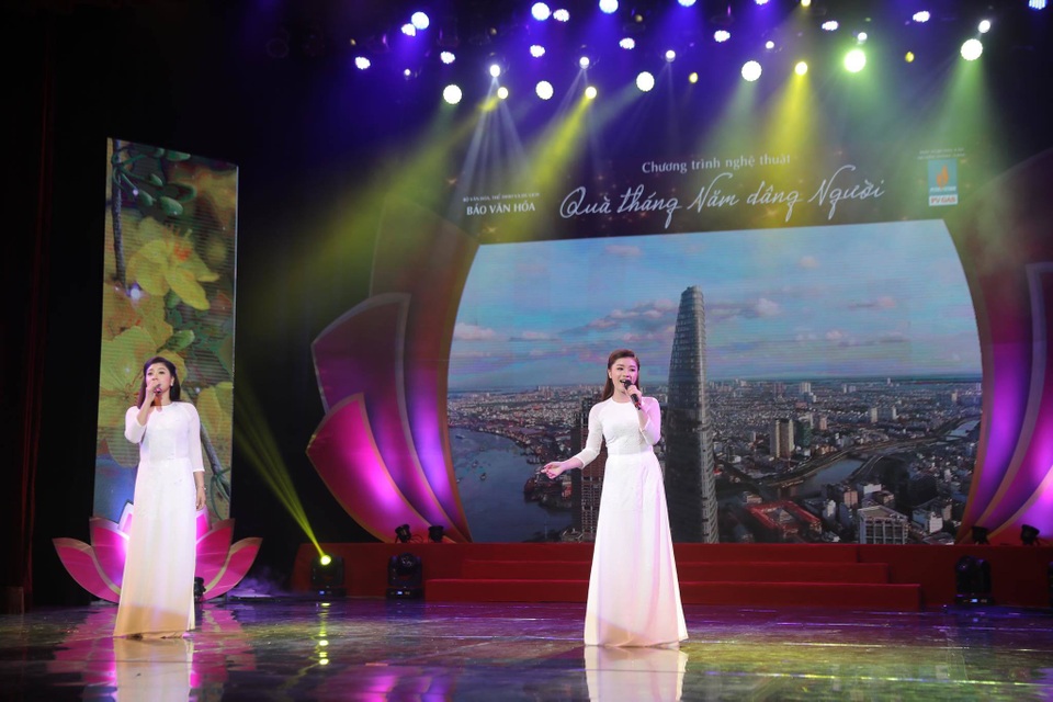 Ngập tràn cảm xúc và sâu lắng đêm nhạc Quà tháng Năm dâng Người - 4