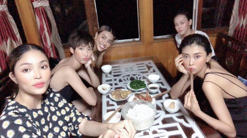Dàn mẫu và đạo diễn lên tiếng sau ồn ào người mẫu Việt tố bị đối xử tệ, chịu khát - 4 Dàn mẫu và đạo diễn lên tiếng sau ồn ào người mẫu Việt tố bị đối xử tệ, chịu khát - 4