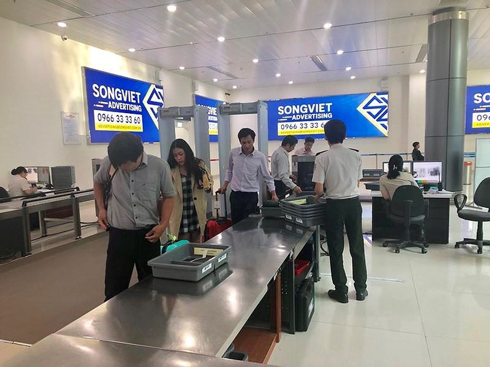 Cầm nhầm ví ở Tân Sơn Nhất, bị vịn lại ở sân bay Thọ Xuân - 1 Cầm nhầm ví ở Tân Sơn Nhất, bị vịn lại ở sân bay Thọ Xuân - 1
