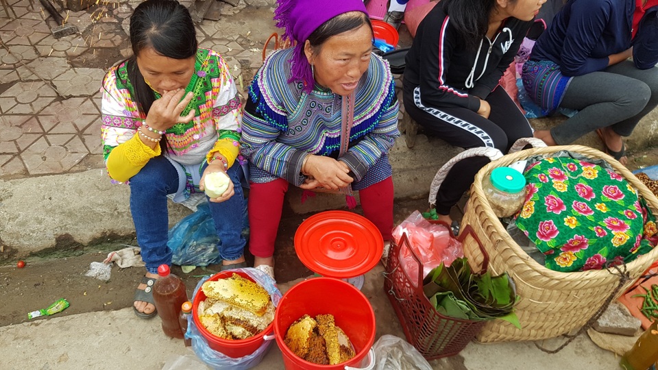 Nét nguyên sơ mang đậm bản sắc dân tộc ở phiên chợ lớn nhất Tây Bắc - 6 Nét nguyên sơ mang đậm bản sắc dân tộc ở phiên chợ lớn nhất Tây Bắc - 6