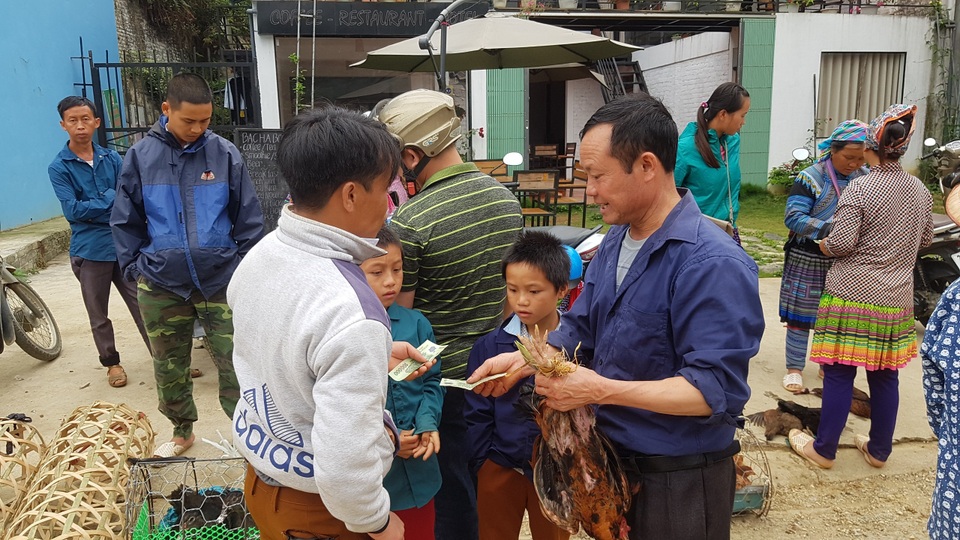 Nét nguyên sơ mang đậm bản sắc dân tộc ở phiên chợ lớn nhất Tây Bắc - 11 Nét nguyên sơ mang đậm bản sắc dân tộc ở phiên chợ lớn nhất Tây Bắc - 11