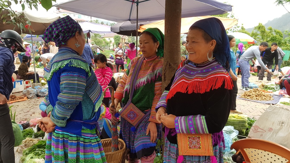 Nét nguyên sơ mang đậm bản sắc dân tộc ở phiên chợ lớn nhất Tây Bắc - 3 Nét nguyên sơ mang đậm bản sắc dân tộc ở phiên chợ lớn nhất Tây Bắc - 3