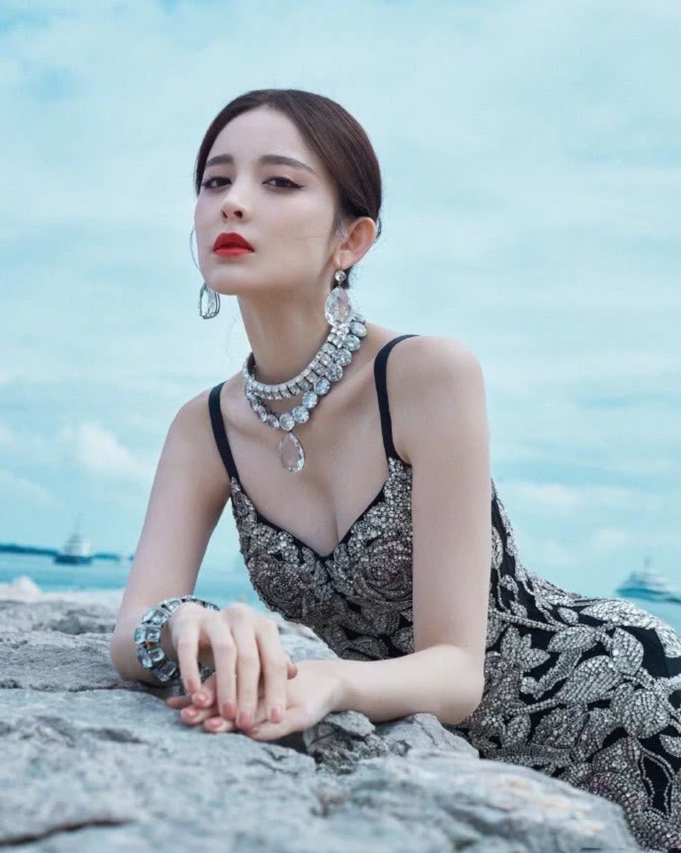 Vẻ đẹp xuất sắc của “mỹ nhân Tân Cương” Cổ Lực Na Trát - 11