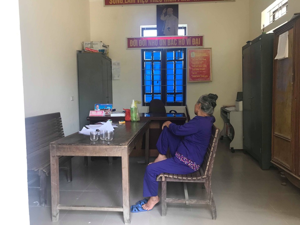 Cụ bà khai đổ thuốc diệt cỏ xuống giếng nhà hàng xóm để... trả thù vặt - 1 Cụ bà khai đổ thuốc diệt cỏ xuống giếng nhà hàng xóm để... trả thù vặt - 1
