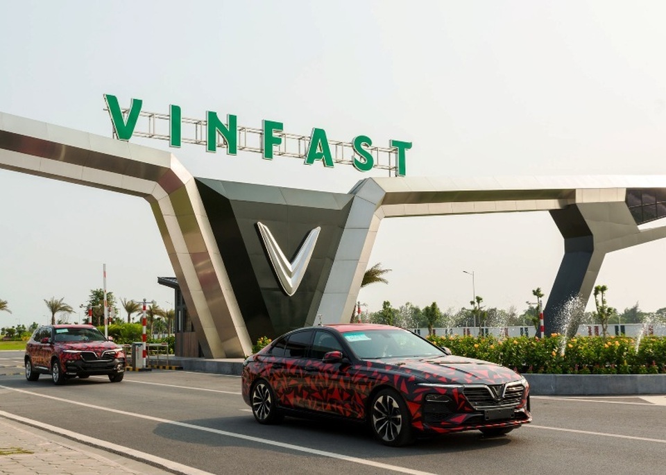 Xe ô tô VinFast xuất hiện trên đường phố Thanh Hóa - 5 Xe ô tô VinFast xuất hiện trên đường phố Thanh Hóa - 5