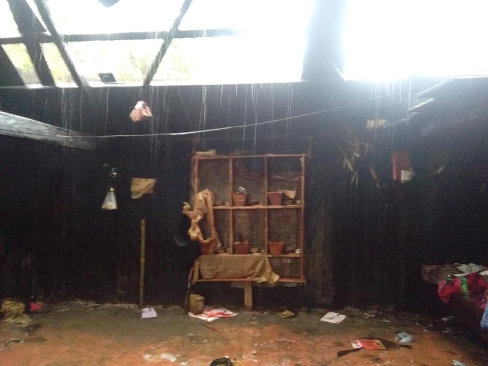 Mưa lớn kèm lốc xoáy làm nhiều nhà dân tốc mái, cây xanh gãy đổ - 10 Mưa lớn kèm lốc xoáy làm nhiều nhà dân tốc mái, cây xanh gãy đổ - 10