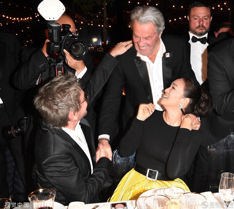 Vợ chồng Củng Lợi hạnh phúc sánh đôi tại LHP Cannes 2019 - 7 Vợ chồng Củng Lợi hạnh phúc sánh đôi tại LHP Cannes 2019 - 7