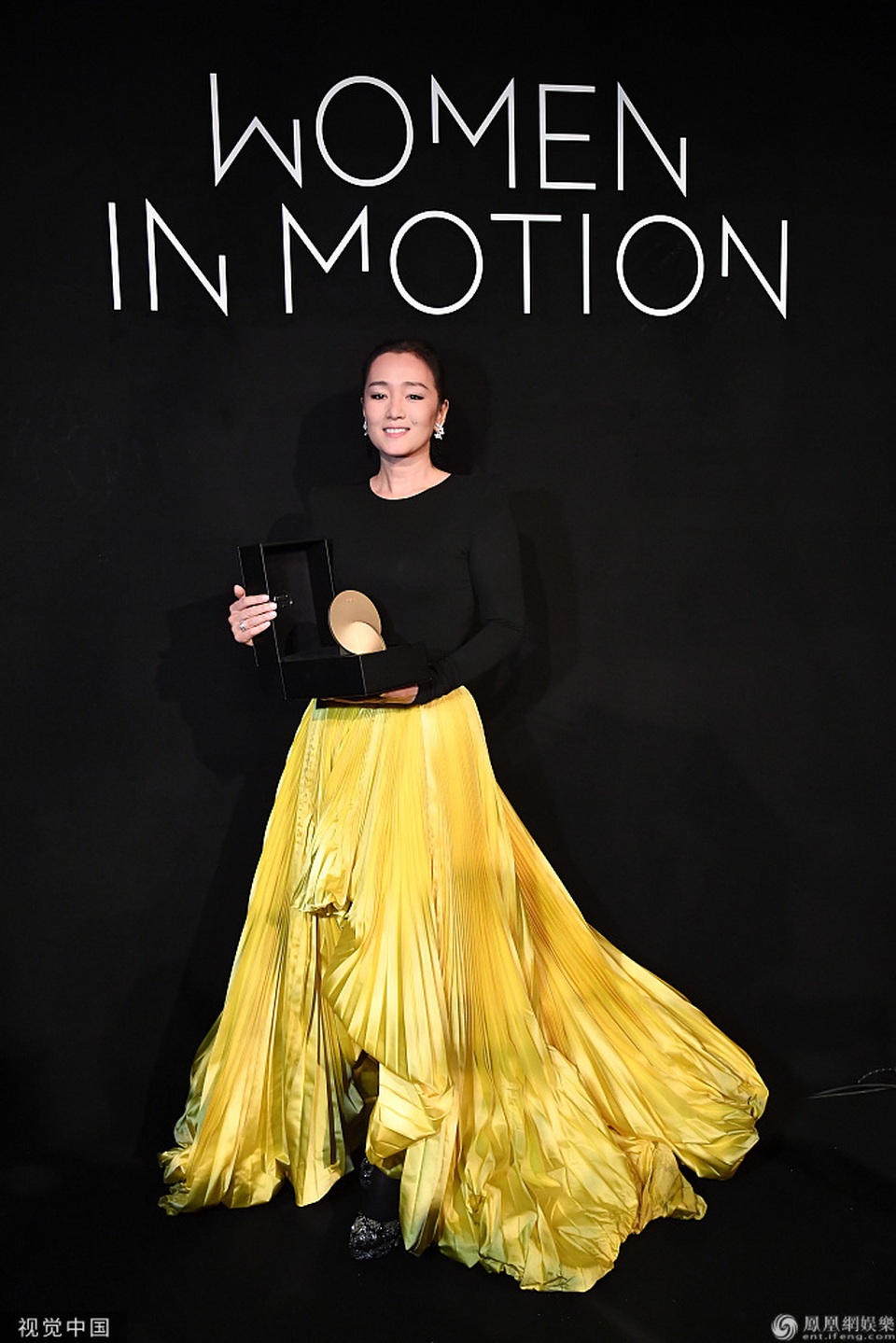 Vợ chồng Củng Lợi hạnh phúc sánh đôi tại LHP Cannes 2019 - 5 Vợ chồng Củng Lợi hạnh phúc sánh đôi tại LHP Cannes 2019 - 5