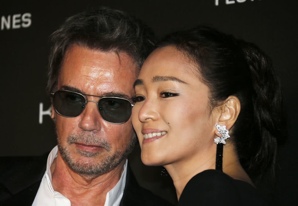 Vợ chồng Củng Lợi hạnh phúc sánh đôi tại LHP Cannes 2019 - 3 Vợ chồng Củng Lợi hạnh phúc sánh đôi tại LHP Cannes 2019 - 3