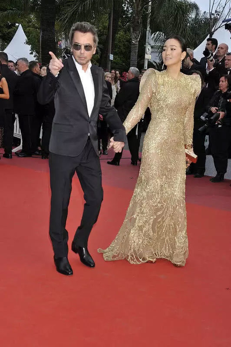 Vợ chồng Củng Lợi hạnh phúc sánh đôi tại LHP Cannes 2019 - 14 Vợ chồng Củng Lợi hạnh phúc sánh đôi tại LHP Cannes 2019 - 14