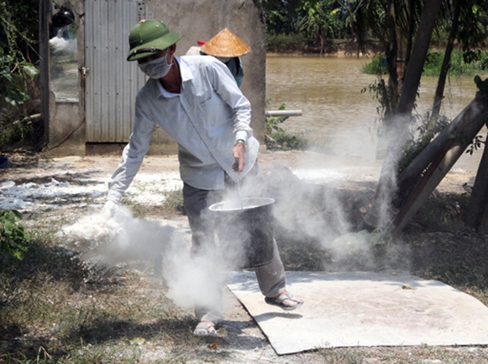Căng mình giữa nắng nóng ngăn dịch tả lợn châu Phi lây lan - 2 Căng mình giữa nắng nóng ngăn dịch tả lợn châu Phi lây lan - 2