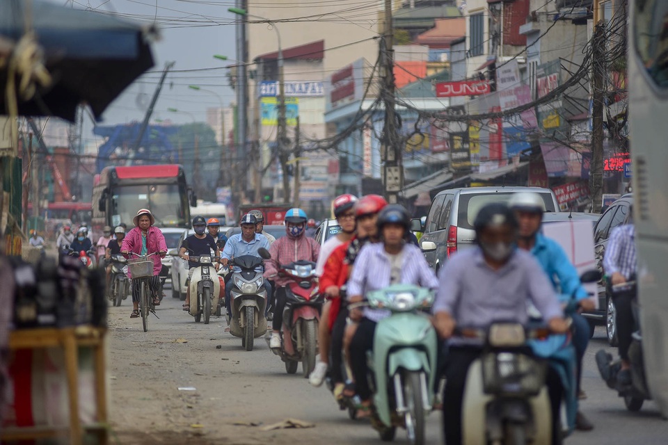 Con đường khiến người dân Hà Nội khiếp sợ: Vừa tắc vừa ngập trong rác thải - 13 Con đường khiến người dân Hà Nội khiếp sợ: Vừa tắc vừa ngập trong rác thải - 13
