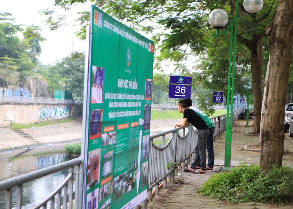Cận cảnh đoạn sông Tô Lịch sau 3 ngày dùng công nghệ Nhật - 9 Cận cảnh đoạn sông Tô Lịch sau 3 ngày dùng công nghệ Nhật - 9