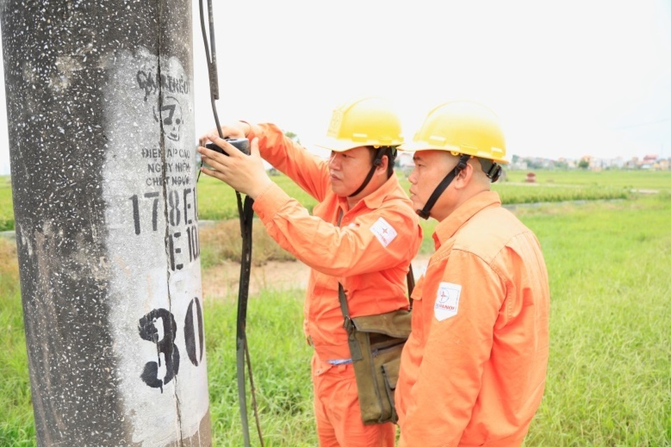 Những người ăn cơm dưới đất, làm việc trên trời - 4 Những người ăn cơm dưới đất, làm việc trên trời - 4