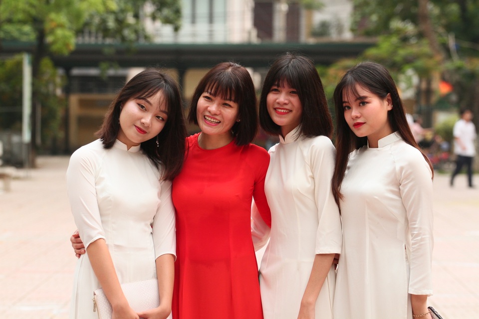 Những khoảnh khắc khó quên trong lễ chào cờ cuối cùng của học sinh khối 12 Yên Hoà - 8 Những khoảnh khắc khó quên trong lễ chào cờ cuối cùng của học sinh khối 12 Yên Hoà - 8