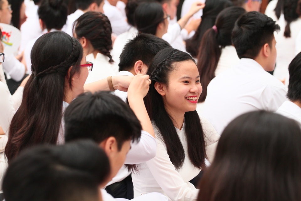 Những khoảnh khắc khó quên trong lễ chào cờ cuối cùng của học sinh khối 12 Yên Hoà - 6 Những khoảnh khắc khó quên trong lễ chào cờ cuối cùng của học sinh khối 12 Yên Hoà - 6