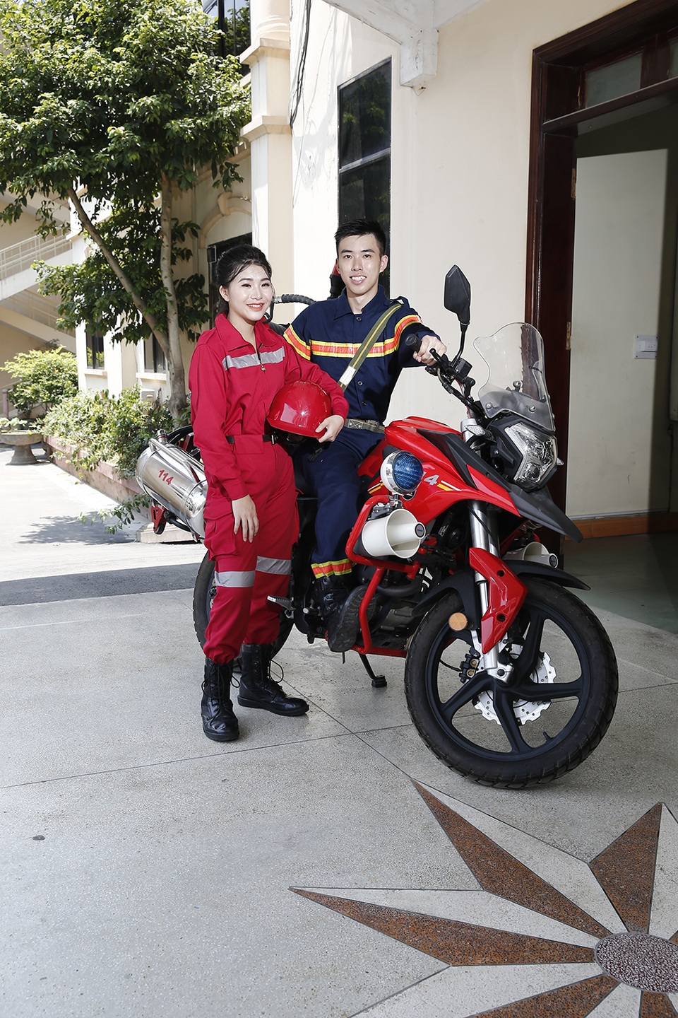 Ngắm nhìn 10 cặp đôi đẹp nhất trường Phòng cháy chữa cháy 2019 - 3 Ngắm nhìn 10 cặp đôi đẹp nhất trường Phòng cháy chữa cháy 2019 - 3