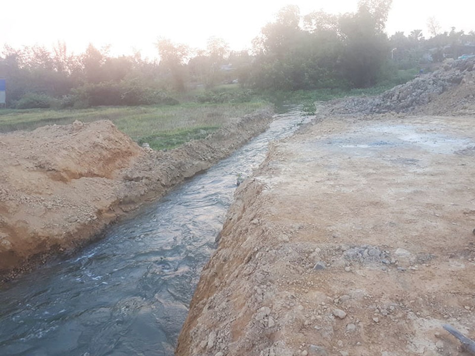 Vụ nhà thầu ngăn sông thi công cầu: Đã khơi thông dòng sông - 2 Vụ nhà thầu ngăn sông thi công cầu: Đã khơi thông dòng sông - 2