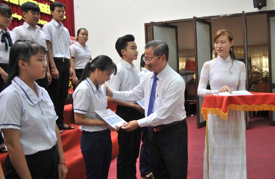 12 năm, Hội Khuyến học TP Cần Thơ vận động 300 tỷ đồng, trao gần 1 triệu suất học bổng - 5 12 năm, Hội Khuyến học TP Cần Thơ vận động 300 tỷ đồng, trao gần 1 triệu suất học bổng - 5