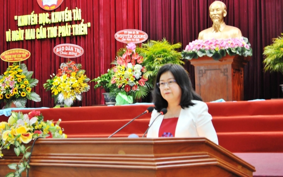 12 năm, Hội Khuyến học TP Cần Thơ vận động 300 tỷ đồng, trao gần 1 triệu suất học bổng - 3 12 năm, Hội Khuyến học TP Cần Thơ vận động 300 tỷ đồng, trao gần 1 triệu suất học bổng - 3