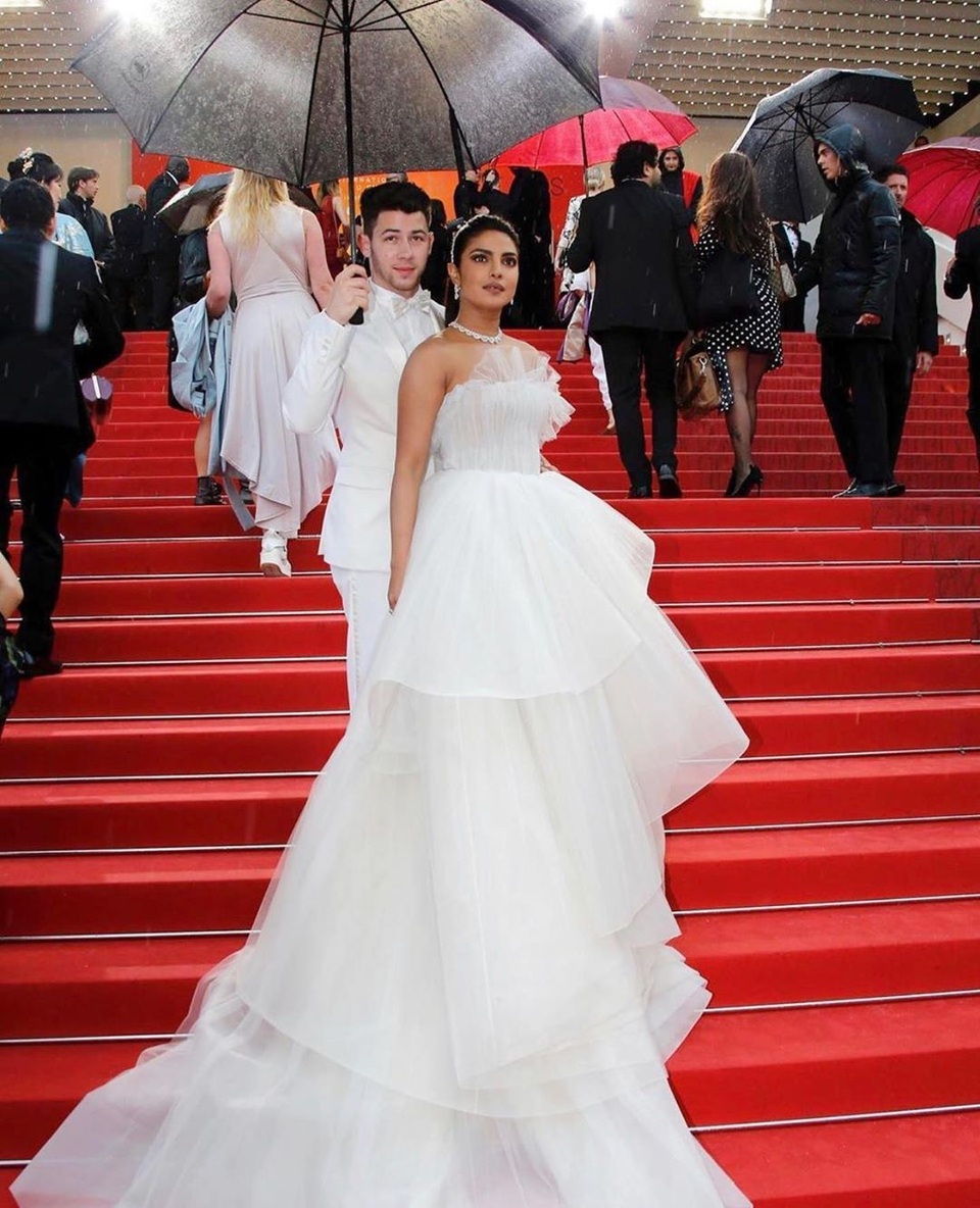 Priyanka Chopra - Nick Jonas: Cặp đôi nổi bật nhất LHP Cannes - 2 Priyanka Chopra - Nick Jonas: Cặp đôi nổi bật nhất LHP Cannes - 2