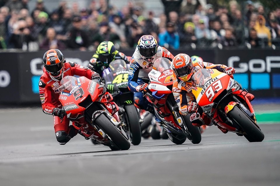 Chặng 5 MotoGP: Marc Marquez thắng nhẹ nhàng tại Le Mans - 2 Chặng 5 MotoGP: Marc Marquez thắng nhẹ nhàng tại Le Mans - 2